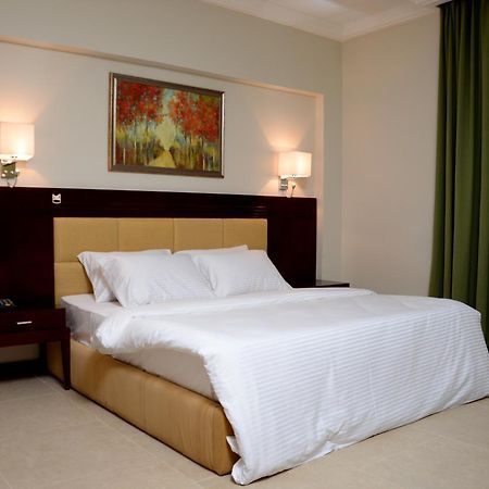 Check Inn Hotel 阿布贾 外观 照片