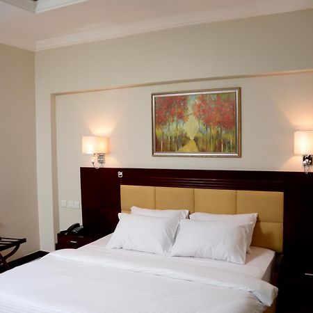 Check Inn Hotel 阿布贾 外观 照片