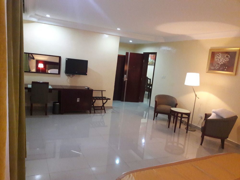 Check Inn Hotel 阿布贾 外观 照片