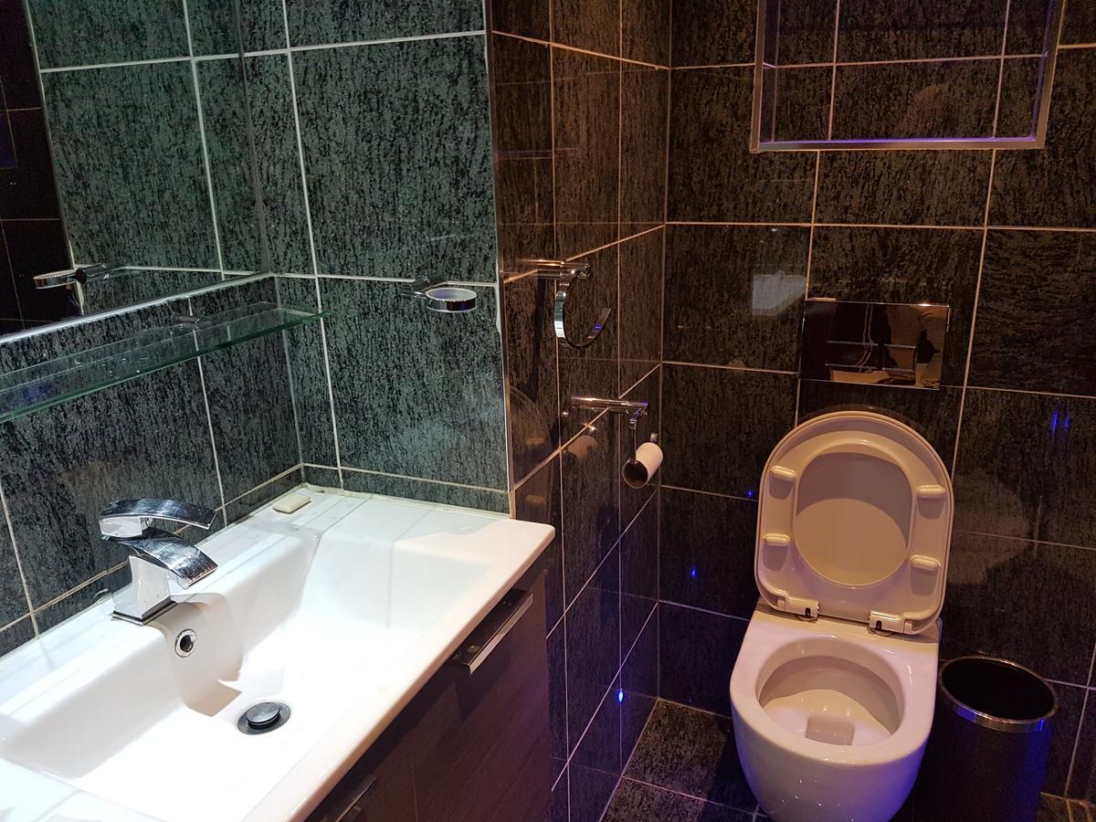 Check Inn Hotel 阿布贾 外观 照片