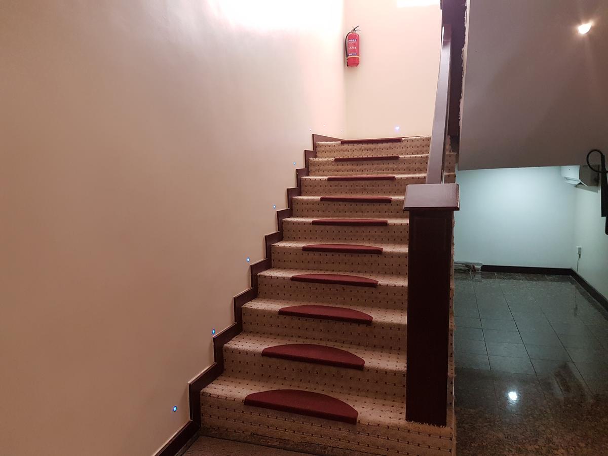 Check Inn Hotel 阿布贾 外观 照片