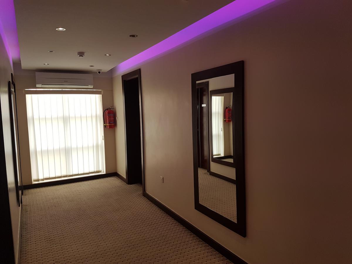 Check Inn Hotel 阿布贾 外观 照片