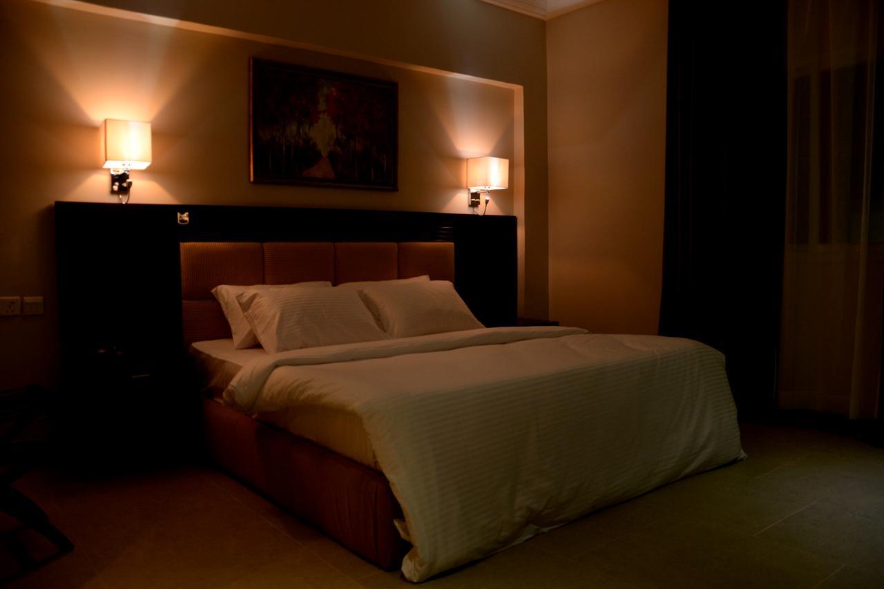 Check Inn Hotel 阿布贾 外观 照片