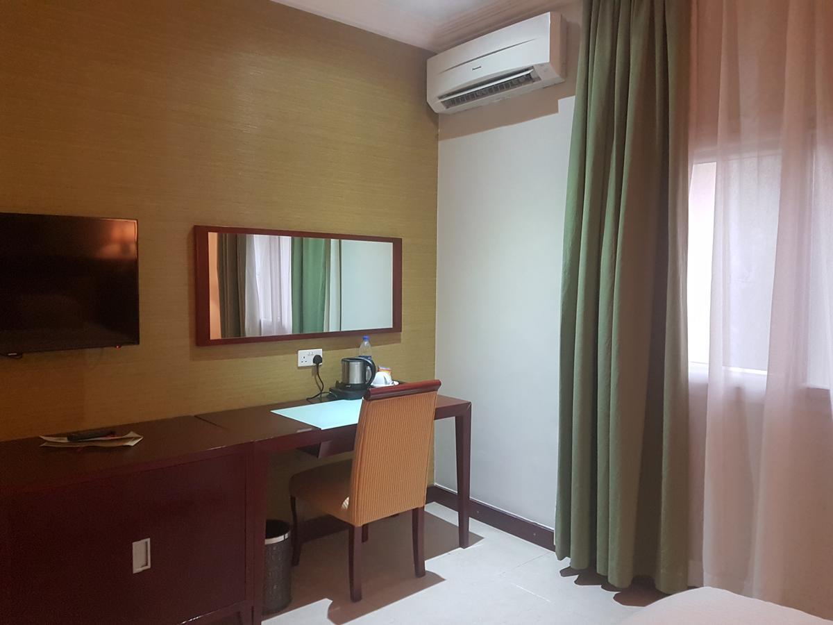 Check Inn Hotel 阿布贾 外观 照片